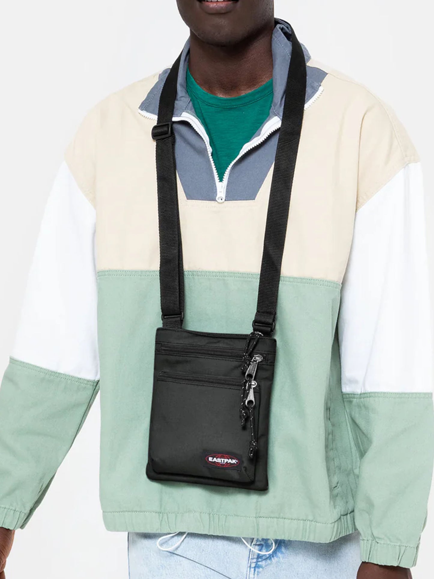 Eastpak Rusher, borsa a tracolla unisex nera compatta e funzionale