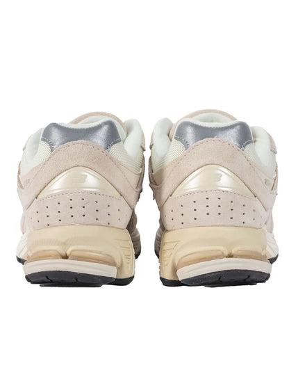 New Balance M2002 RCC, sneakers donna color crema dal design classico