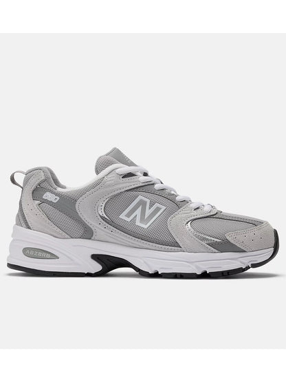 Sneakers New Balance 530 uomo grigie dal design anni 2000