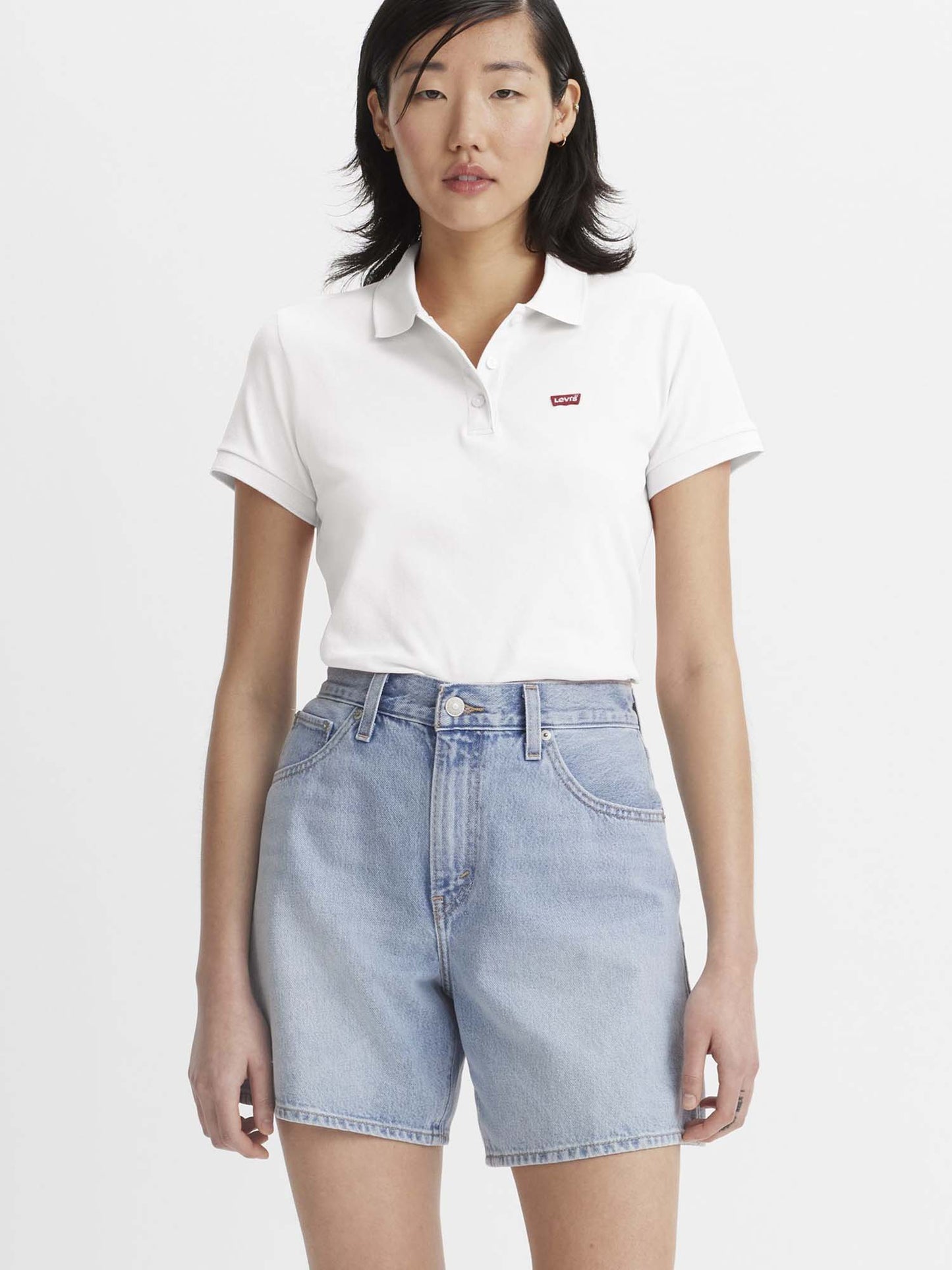 Polo slim donna Levi's bianca, stile essenziale e versatile
