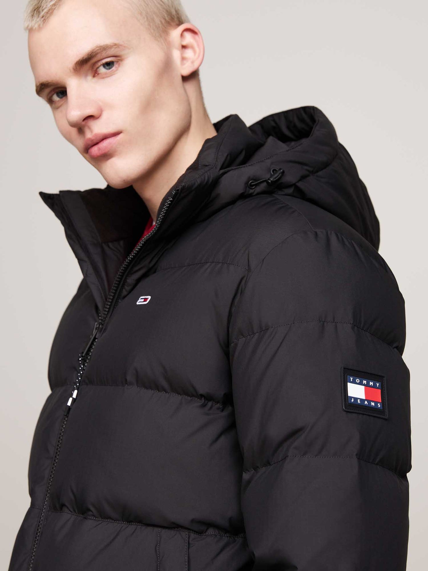 PIUMINO IDROREPELLENTE CON CAPPUCCIO TOMMY JEANS DA UOMO NERO