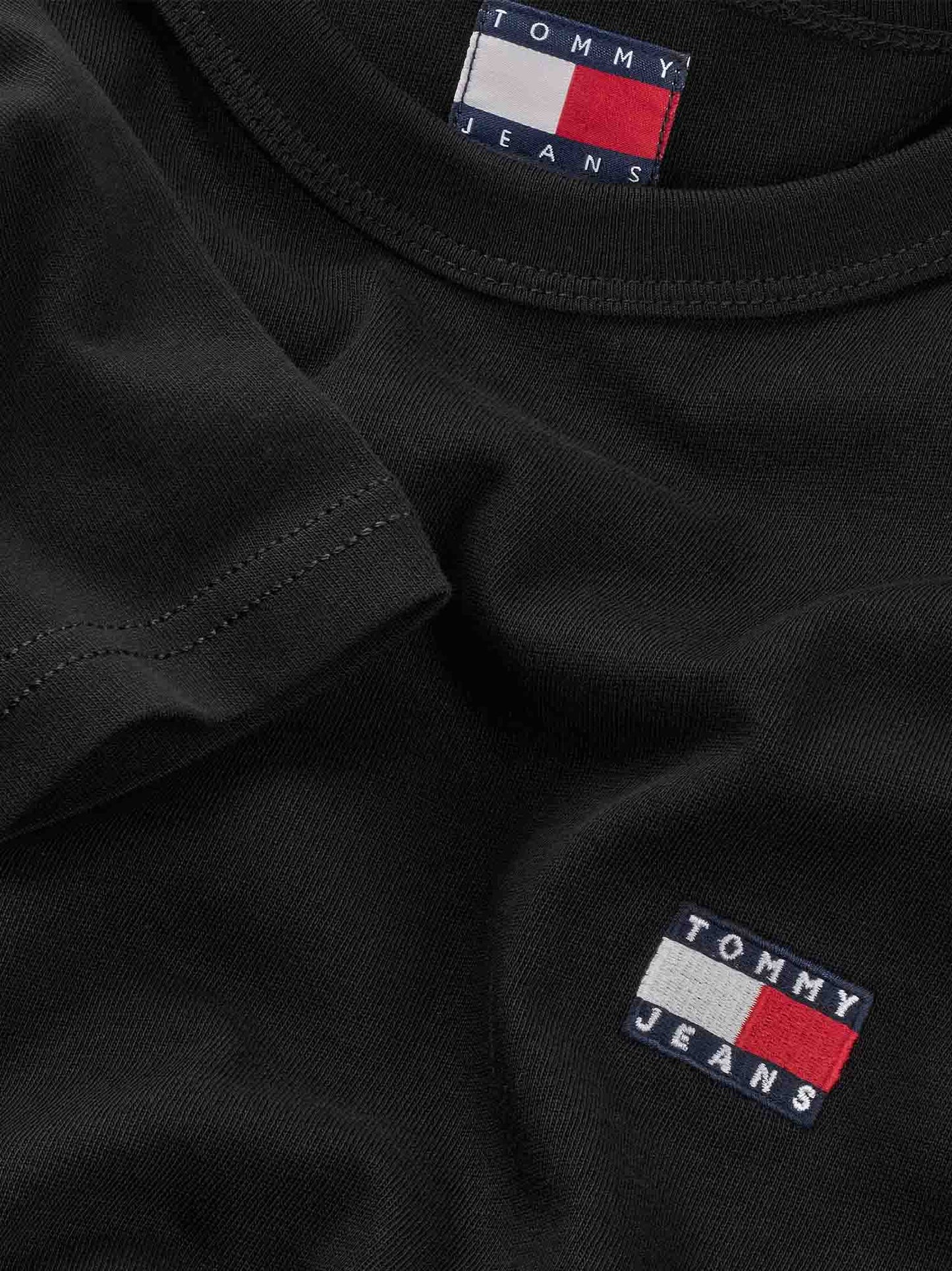 T-SHIRT BADGE TOMMY JEANS UOMO NERO