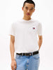 t-shirt-badge-tommy-jeans-uomo-bianco