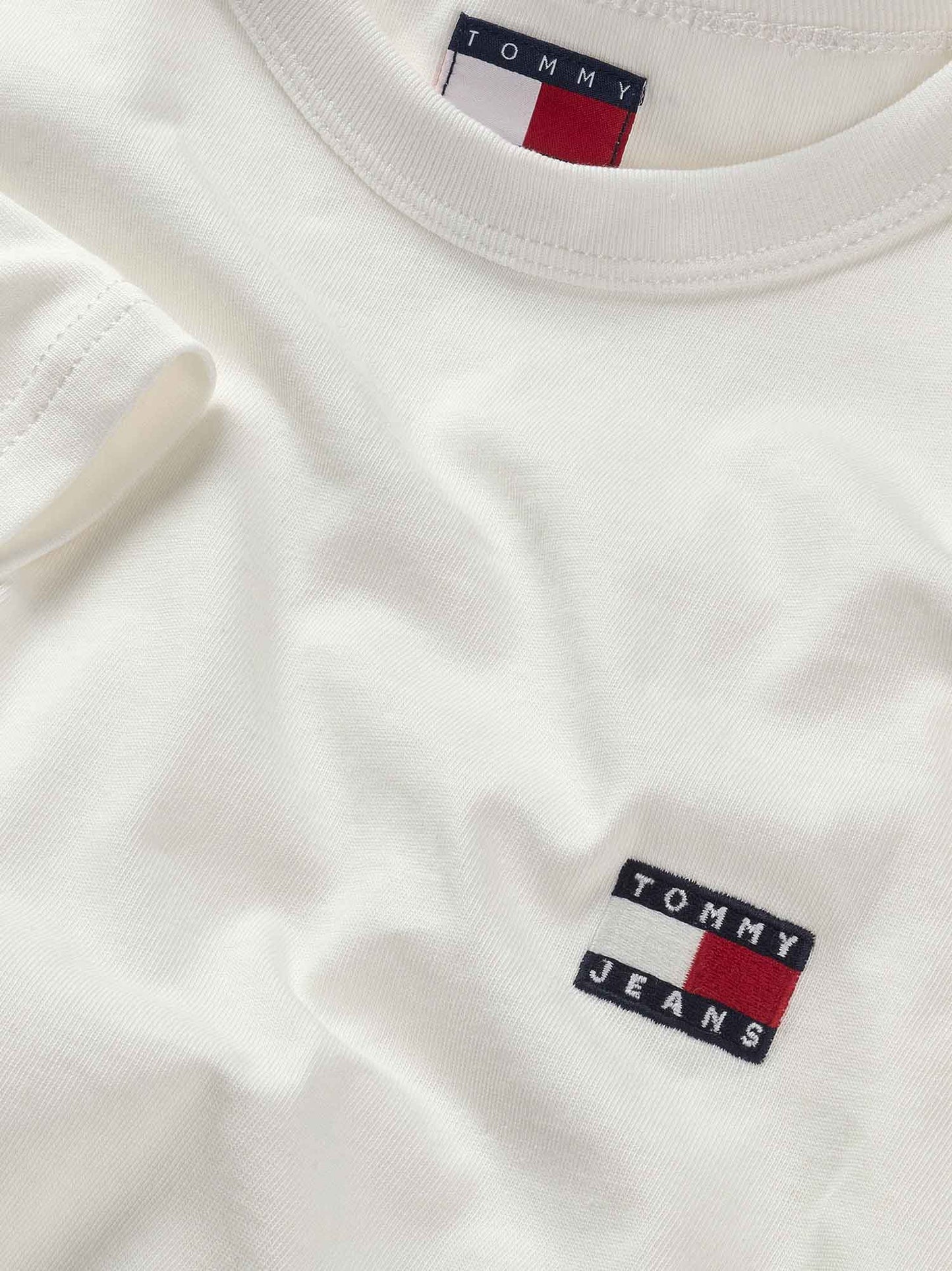 T-SHIRT BADGE TOMMY JEANS UOMO BIANCO