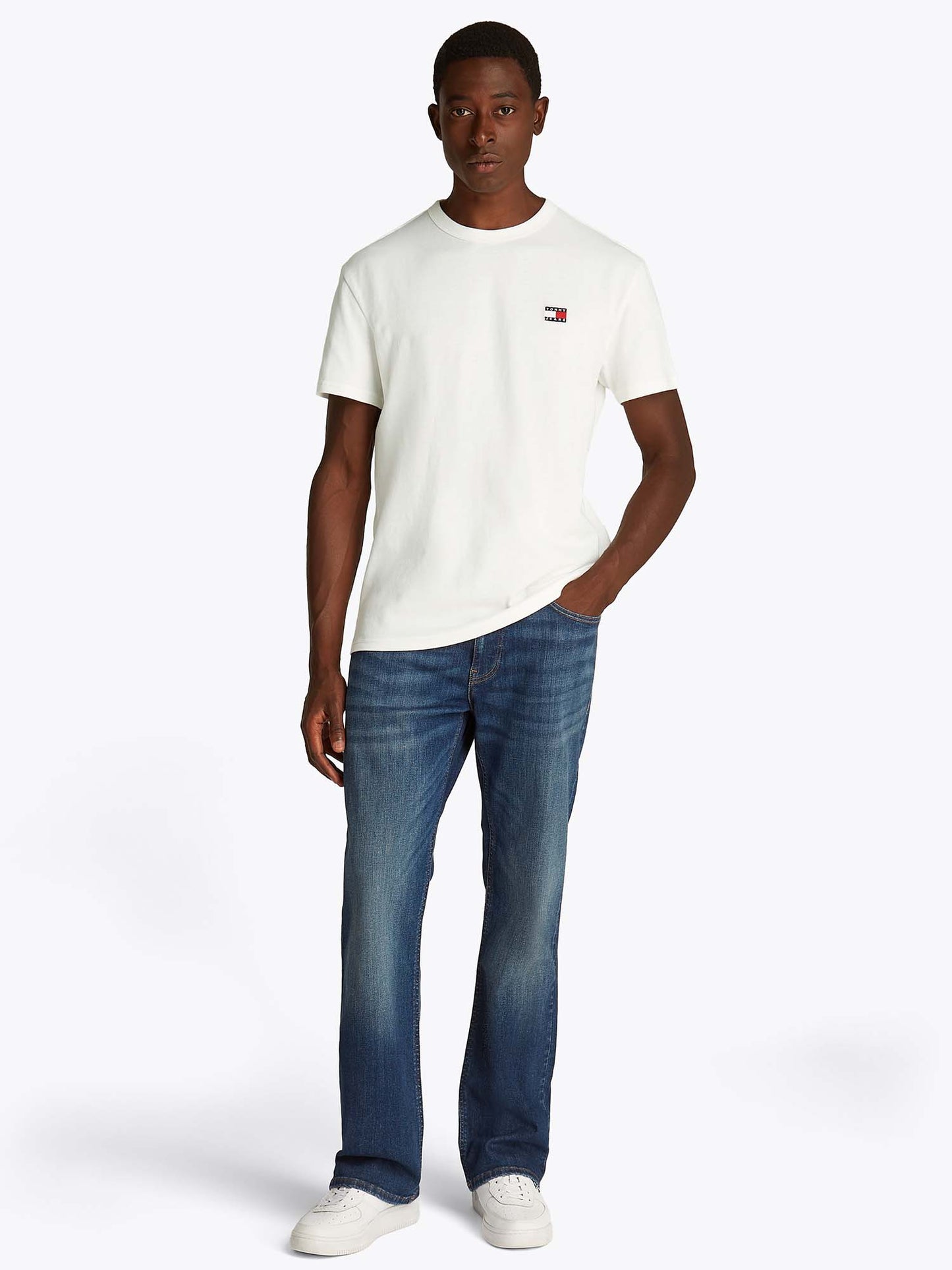 T-SHIRT BADGE TOMMY JEANS UOMO BIANCO