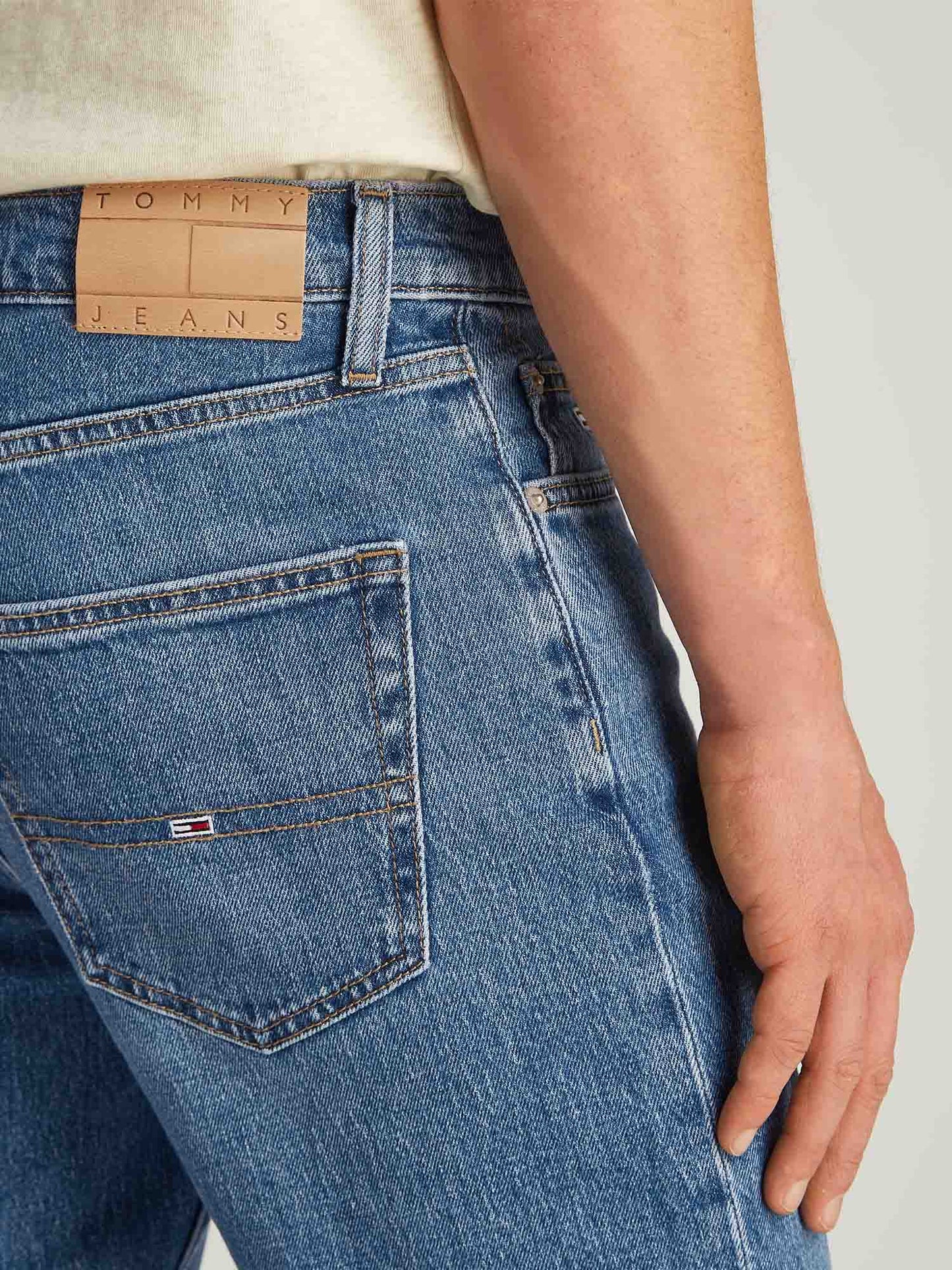 DENIM DAD TOMMY JEANS UOMO JEANS
