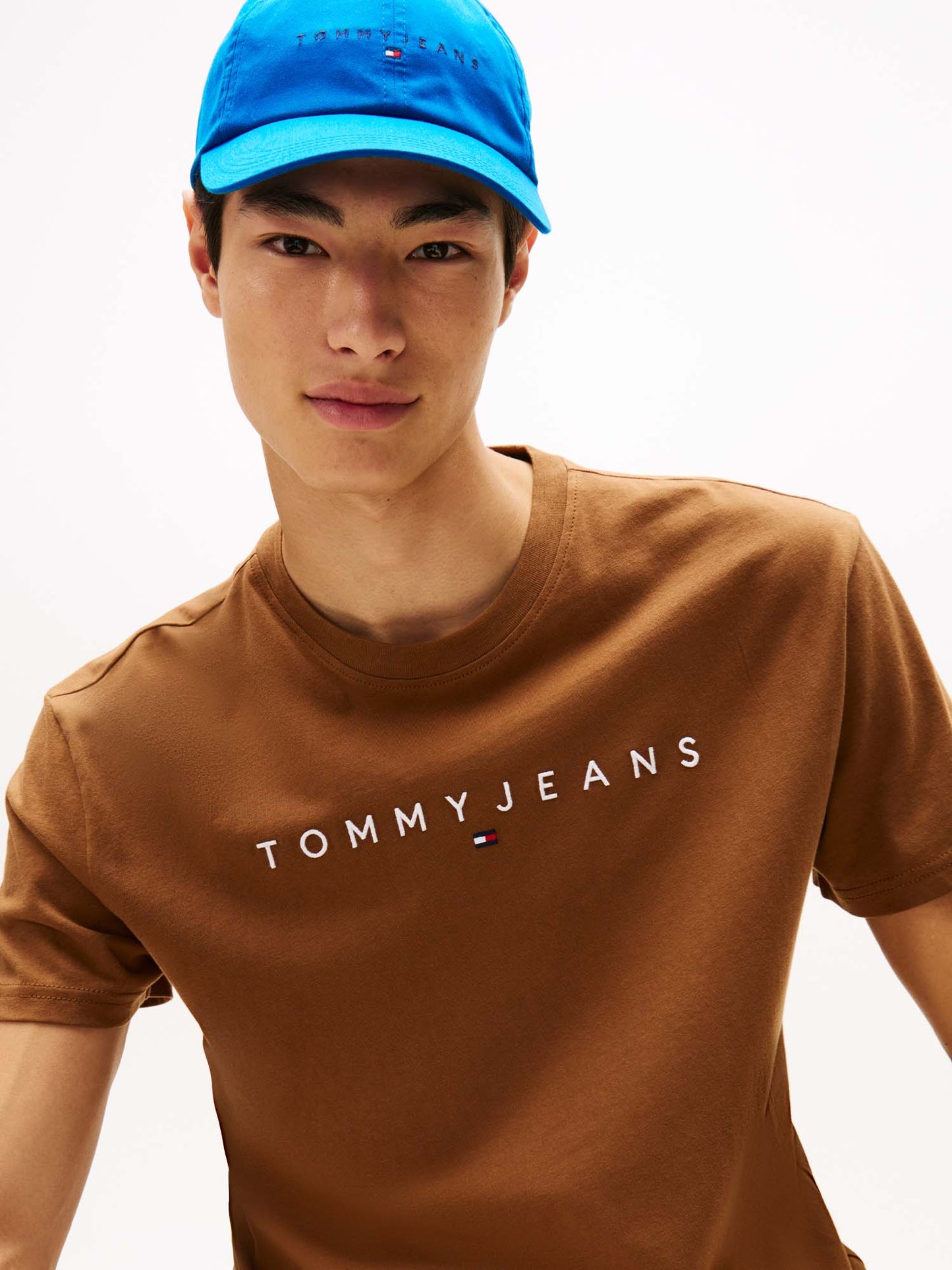 T-SHIRT LOGO LINEARE TOMMY JEANS DA UOMO BISCOTTO