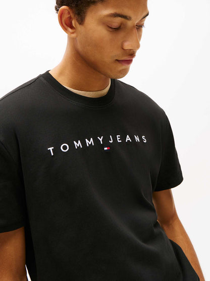 T-shirt nera Tommy Jeans da uomo con logo lineare ricamato