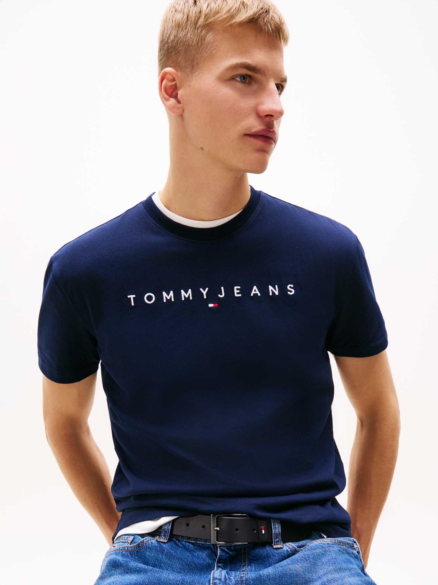 T-shirt blu Tommy Jeans da uomo con logo lineare e girocollo