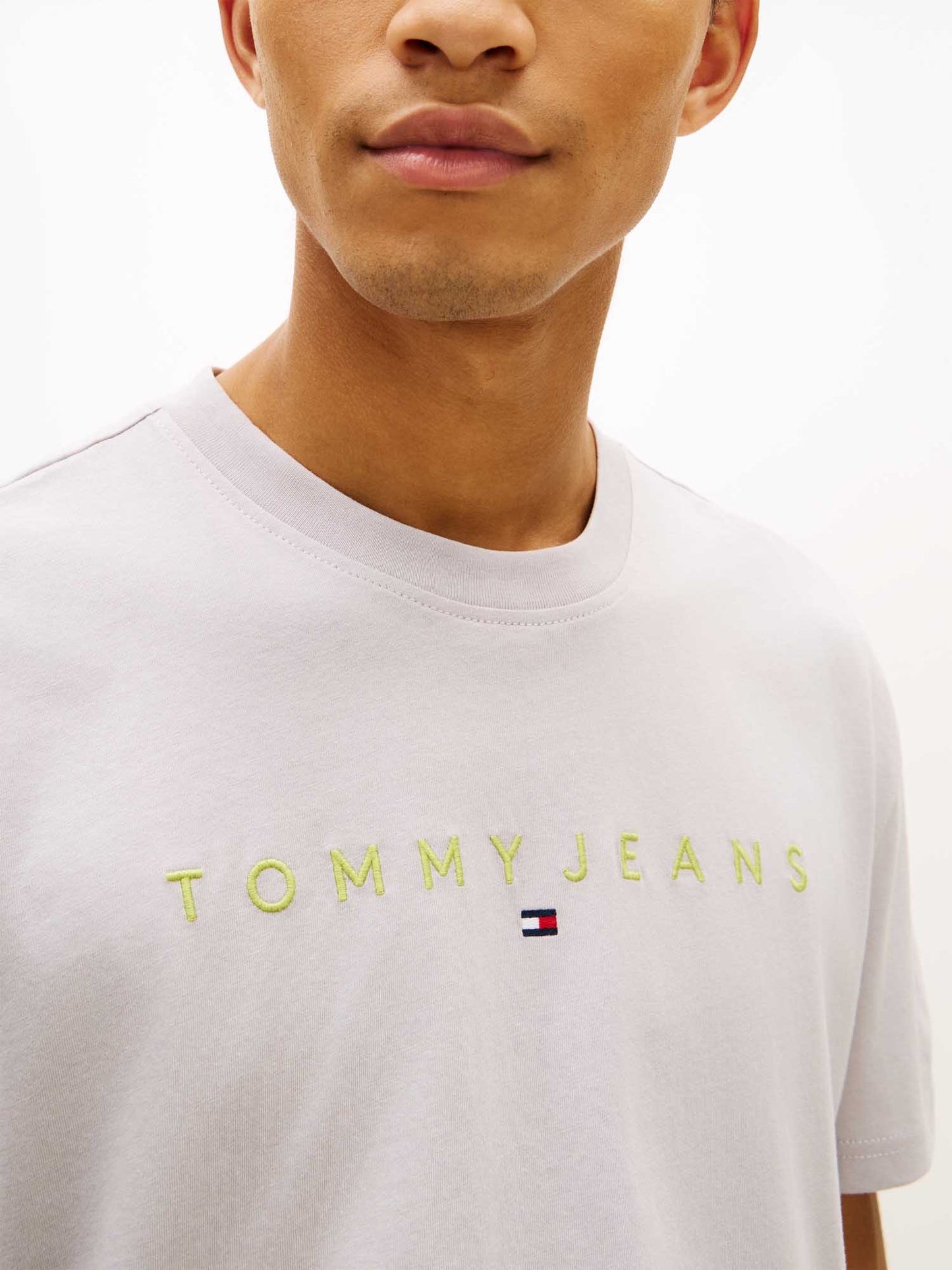 T-SHIRT GRIGIA TOMMY JEANS CON LOGO LINEARE DA UOMO