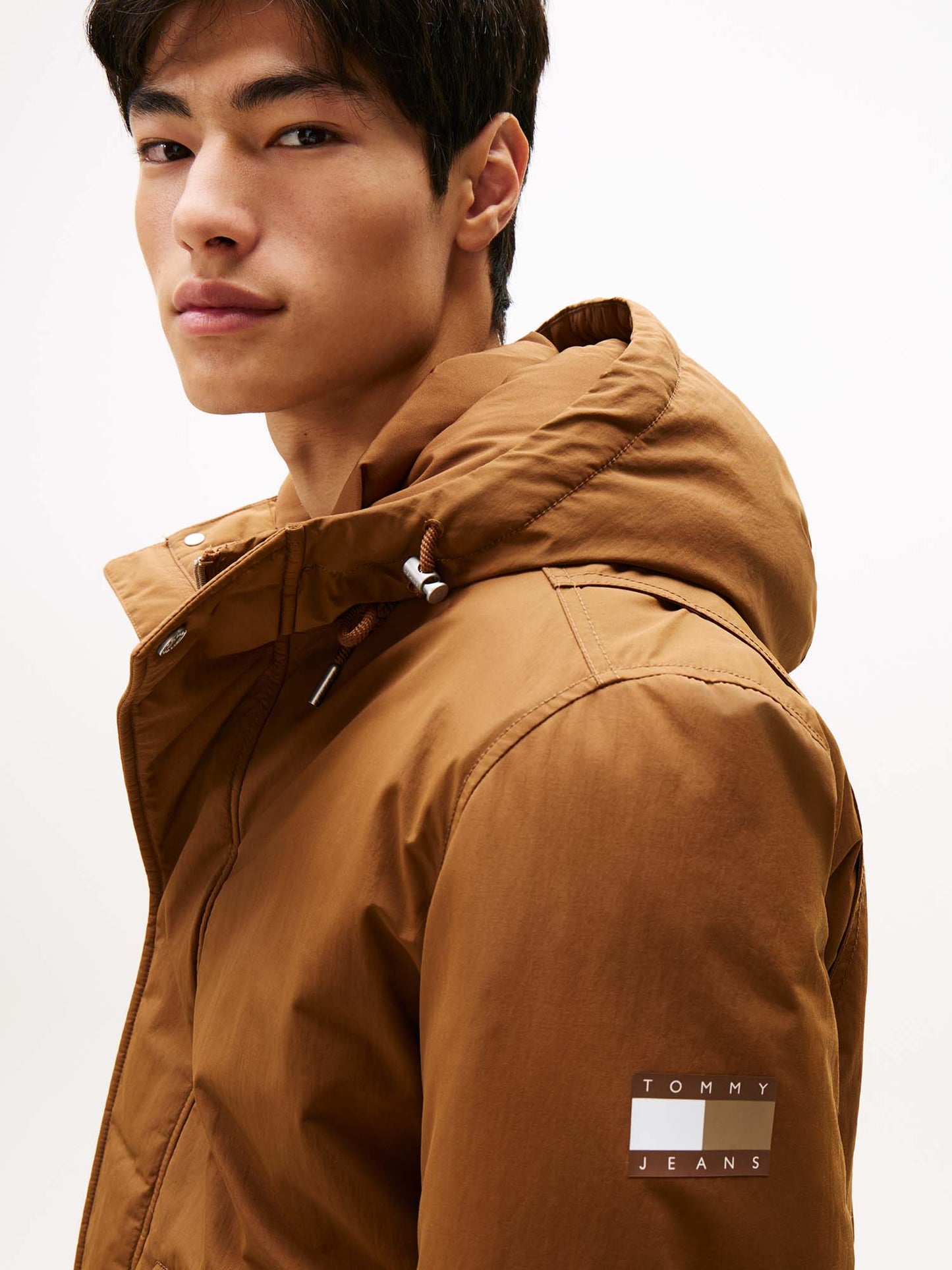 BOMBER CON CAPPUCCIO TOMMY JEANS DA UOMO BISCOTTO