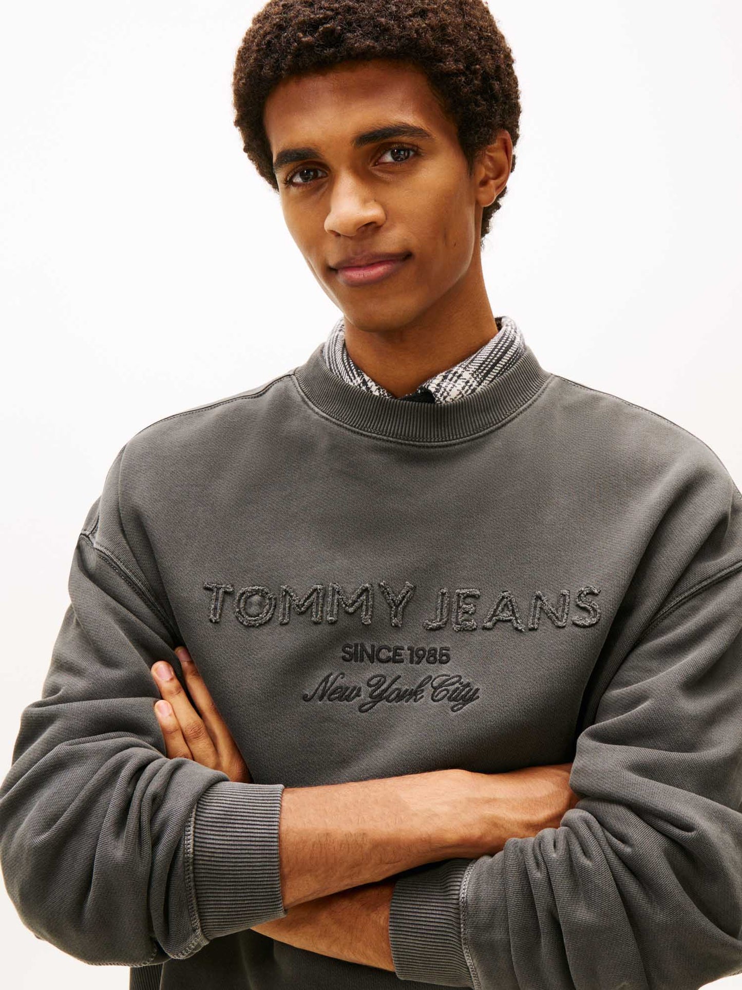 Felpa Tommy Jeans 90s nera da uomo con girocollo