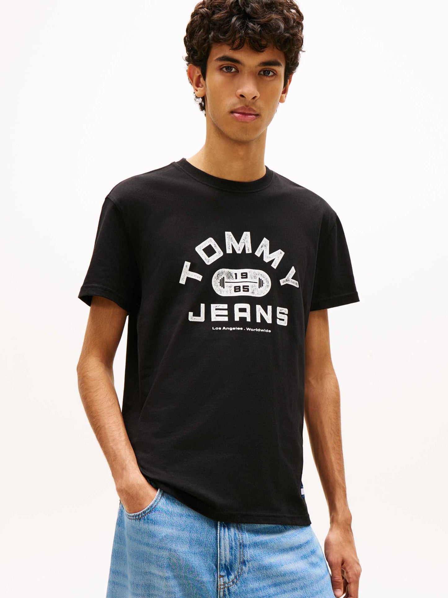 T-shirt nera Tommy Jeans con grafica logata da uomo