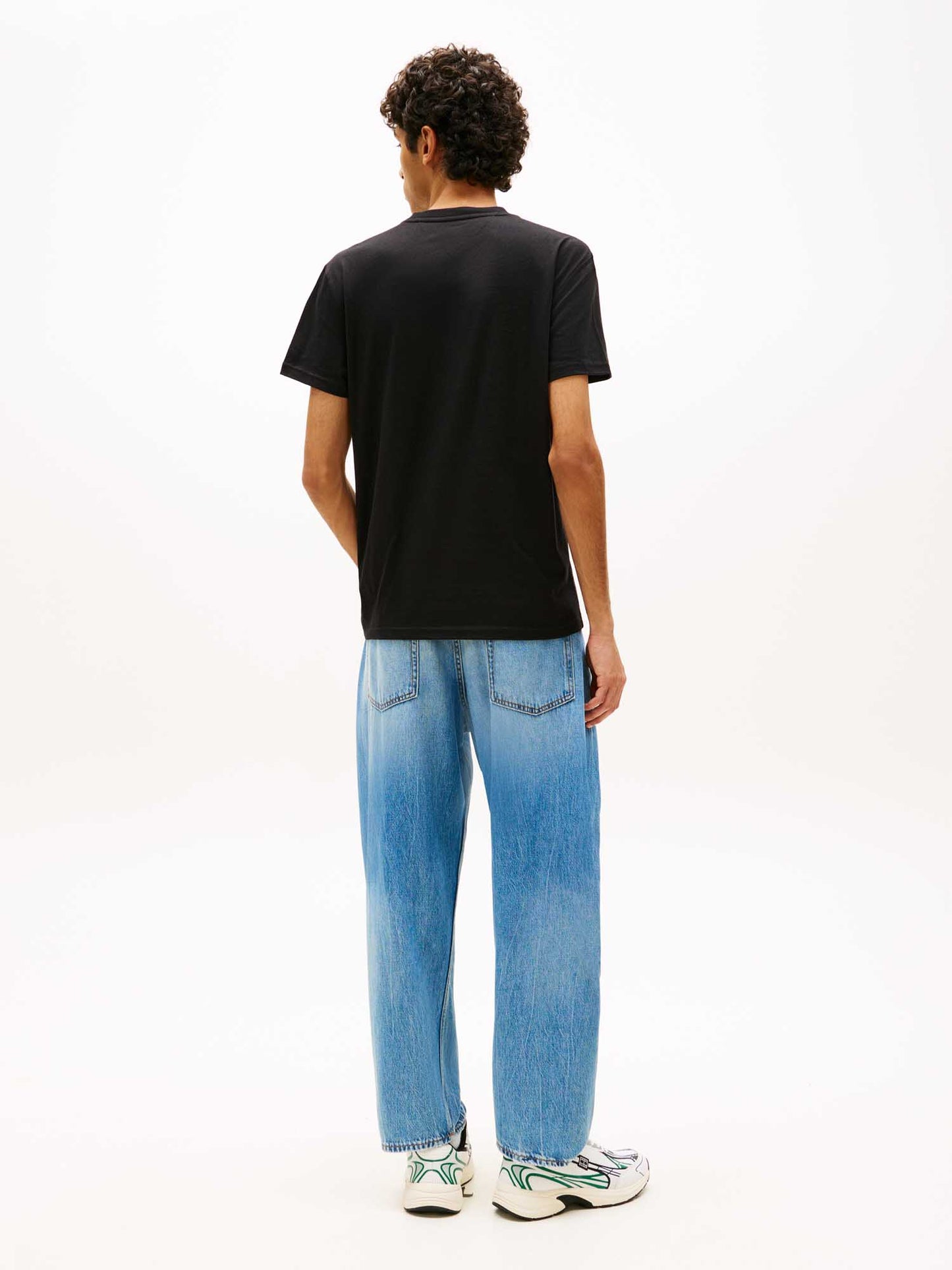 T-shirt nera Tommy Jeans con grafica logata da uomo