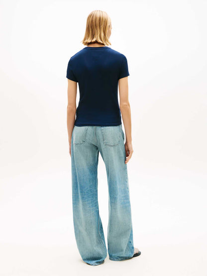 T-shirt slim fit blu Tommy Jeans con logo lineare da donna