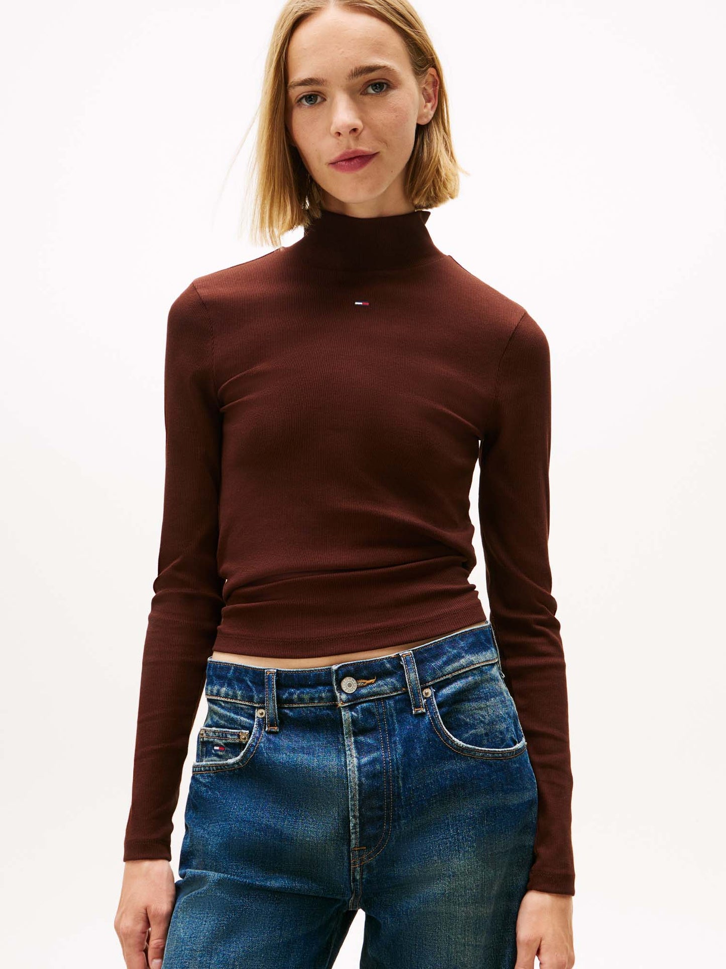 MAGLIA A COSTINE E MANICHE LUNGHE TOMMY JEANS DA DONNA MARRONE