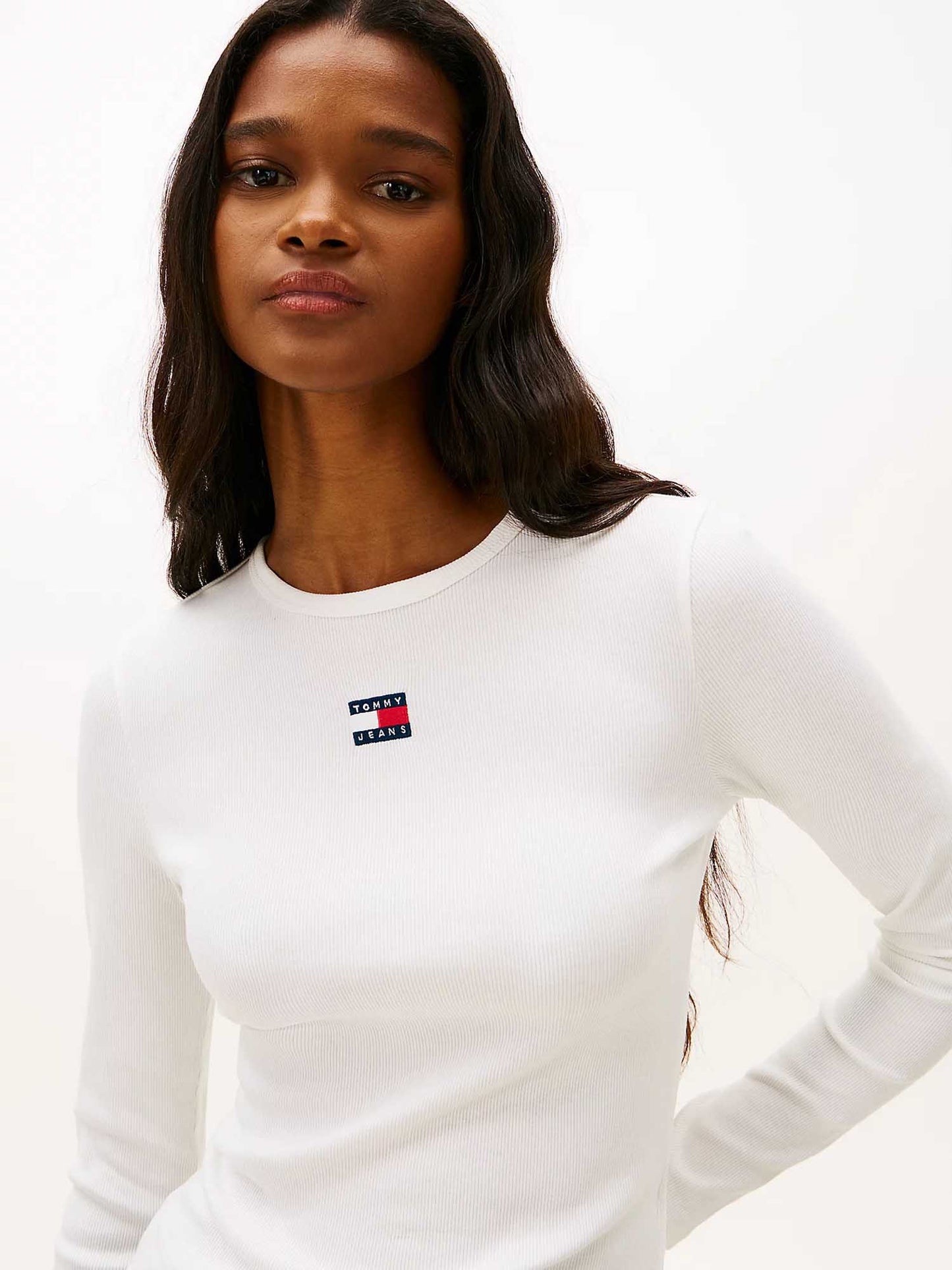 Tommy Jeans maglia slim a costine bianca da donna con logo