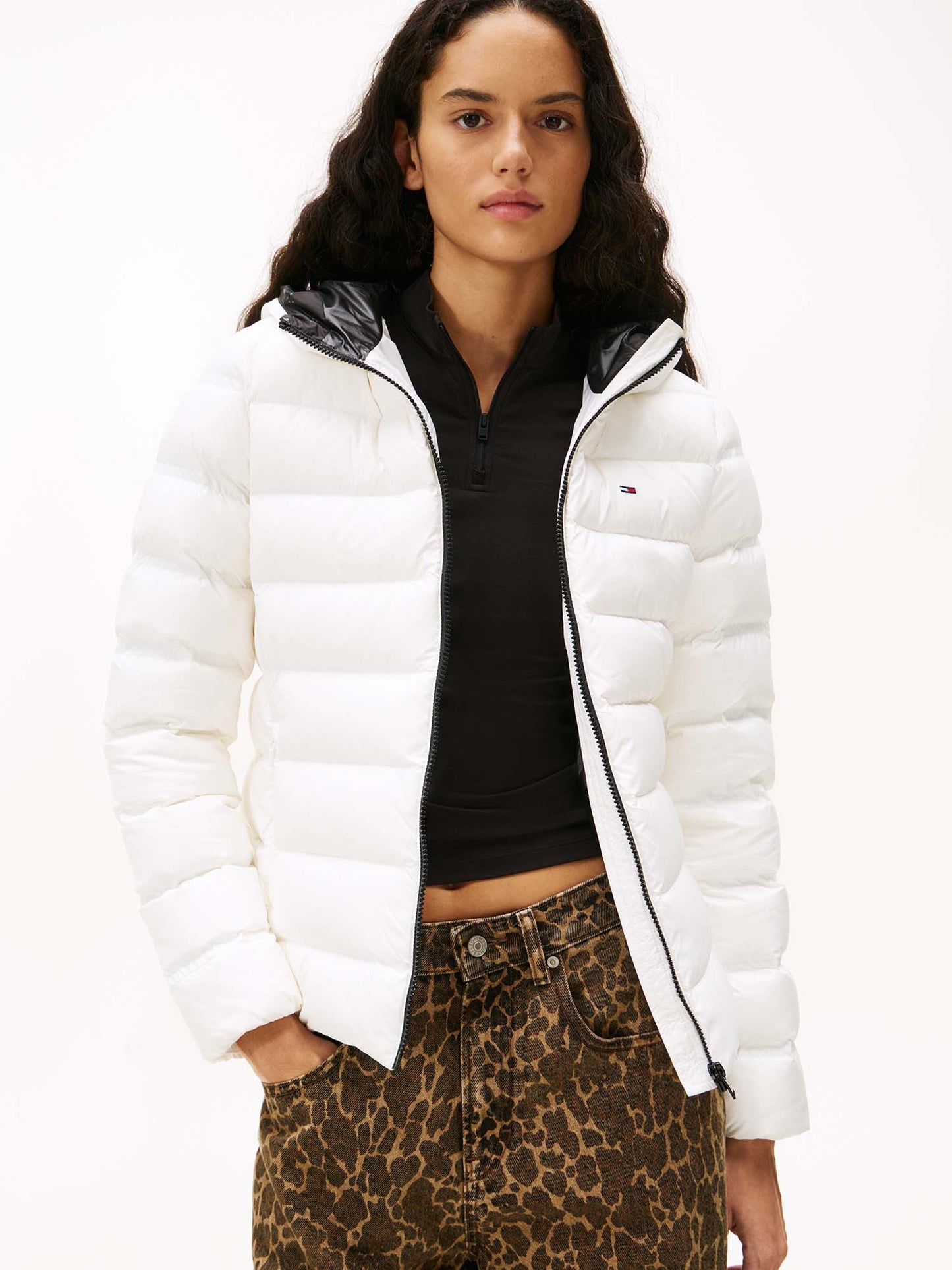 PIUMINO CON CAPPUCCIO SLIM FIT TOMMY JEANS DA DONNA PANNA