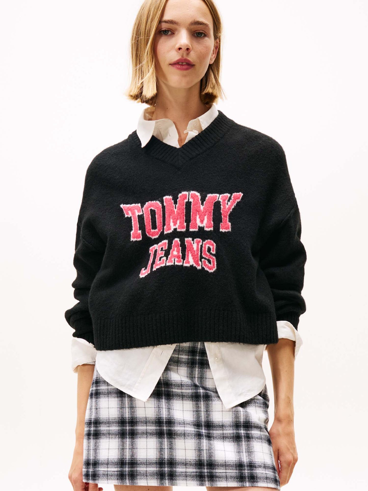 MAGLIONE VARSITY CON SCOLLO A V TOMMY JEANS DA DONNA NERO