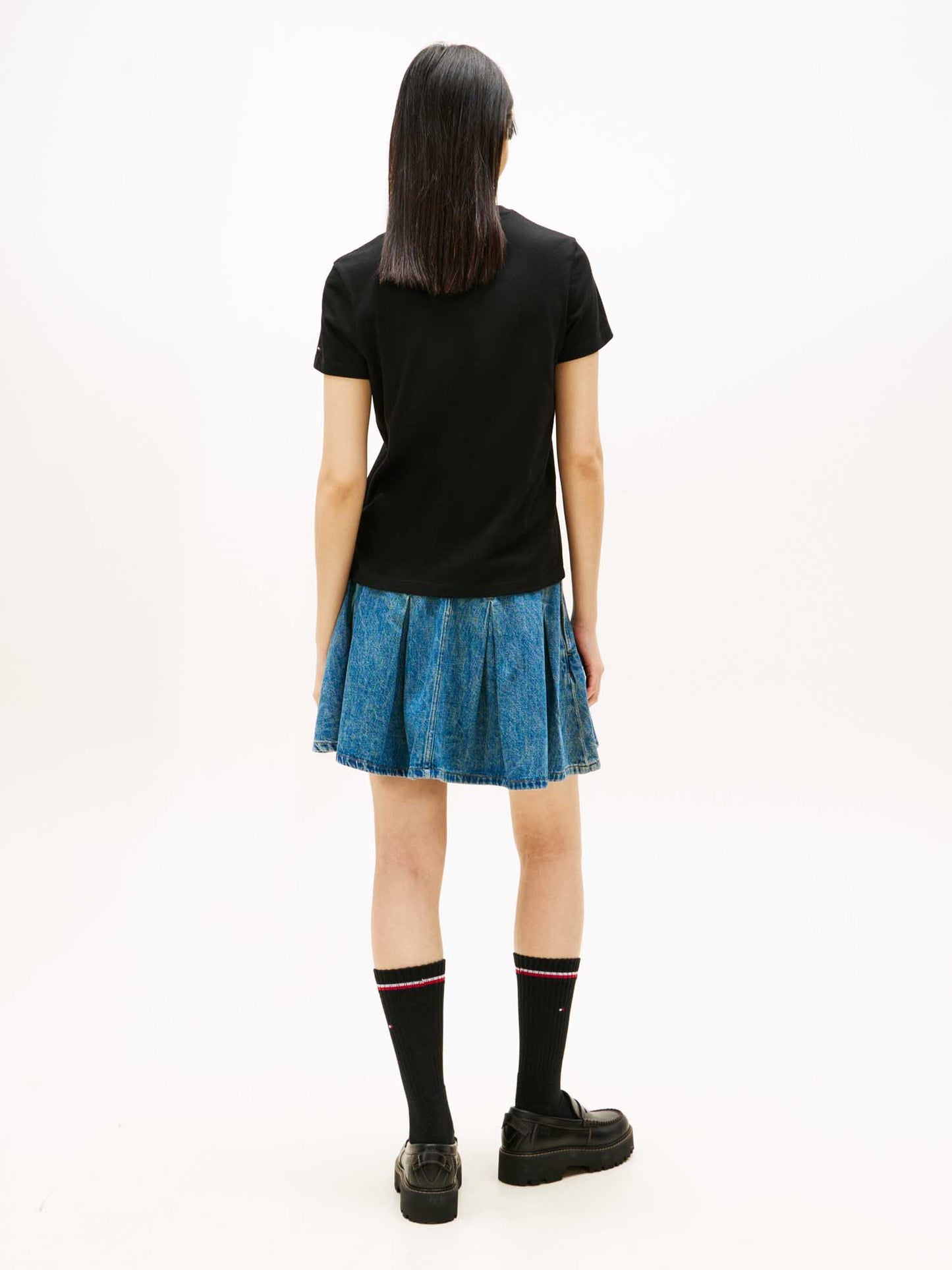 T-shirt nera Tommy Jeans da donna con logo iconico