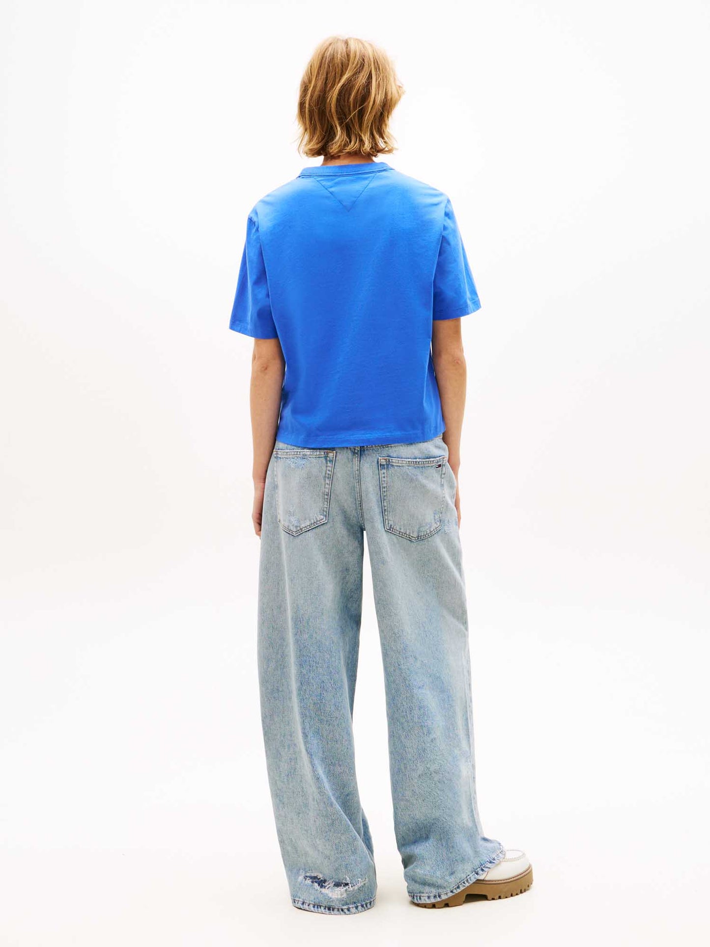 T-shirt unisex Tommy Jeans Badge boxy fit in cotone organico