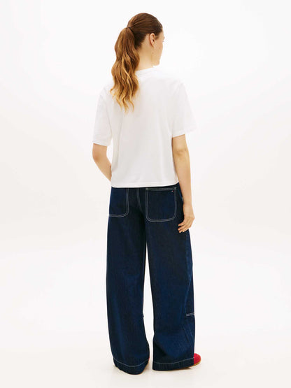 T-shirt boxy bianca Tommy Jeans da donna con badge