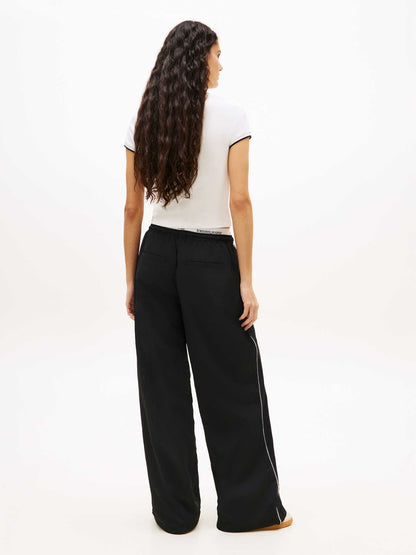 T-SHIRT BIANCA TOMMY JEANS CON SCOLLO A V DA DONNA