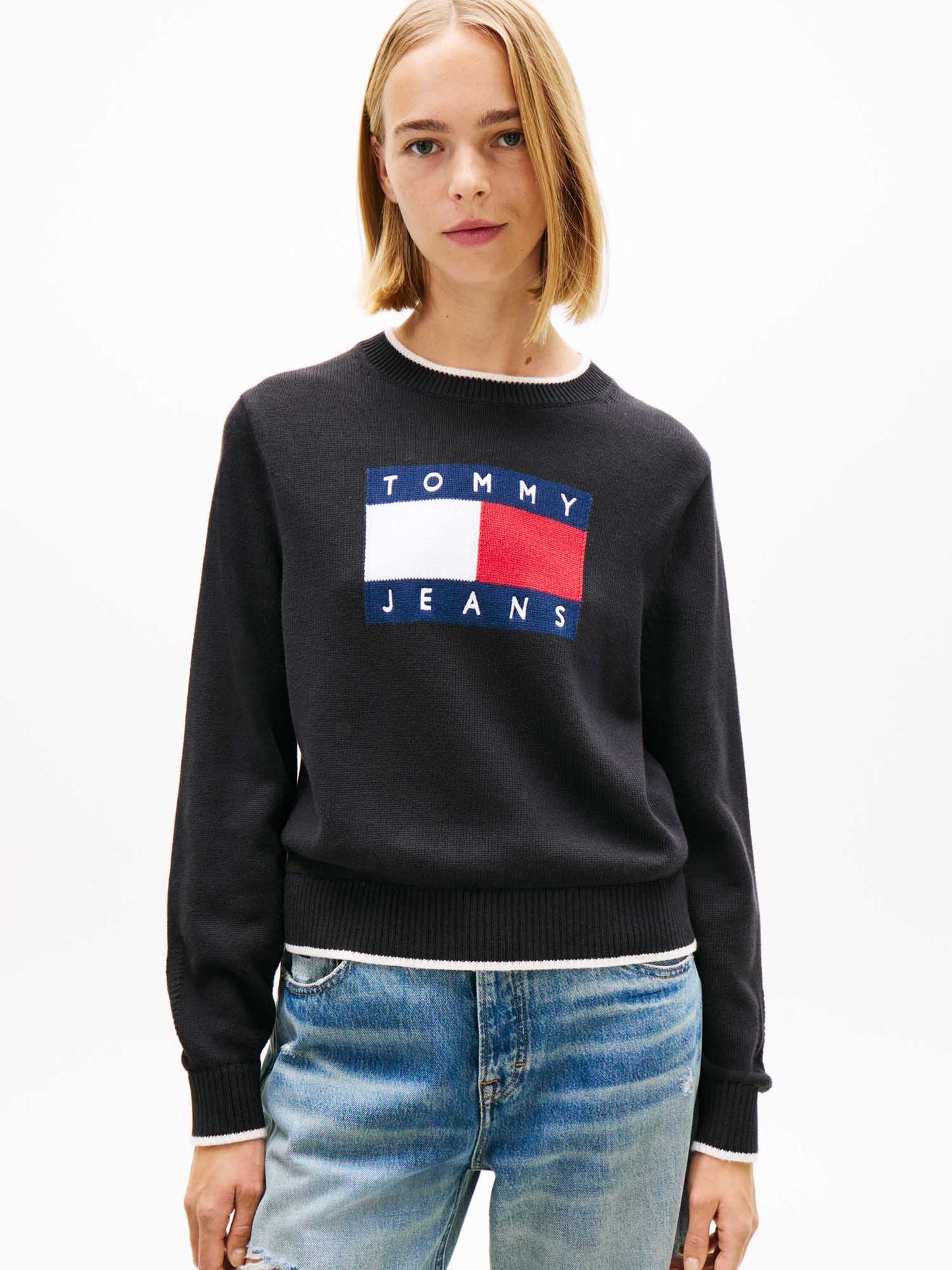 Pullover nero Tommy Jeans con bandiera ricamata da donna