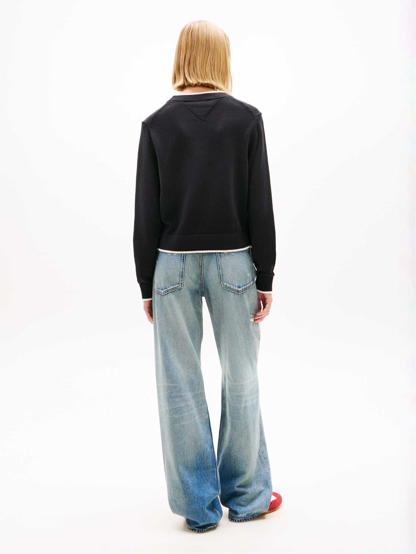 Pullover nero Tommy Jeans con bandiera ricamata da donna