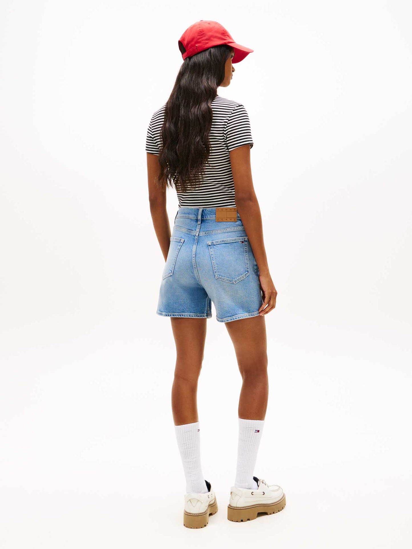 Shorts mom fit in denim chiaro da donna Tommy Jeans