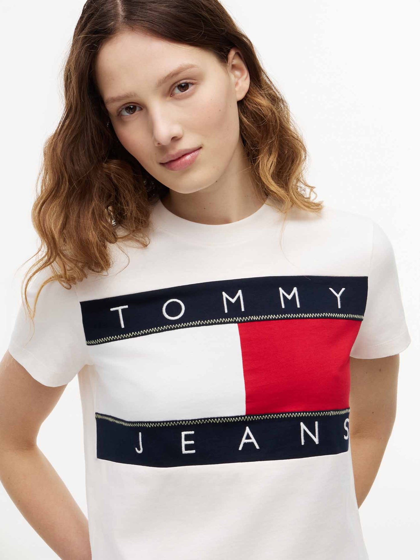Tommy Hilfiger Tommy Jeans Flag Tee, t-shirt da donna bianca