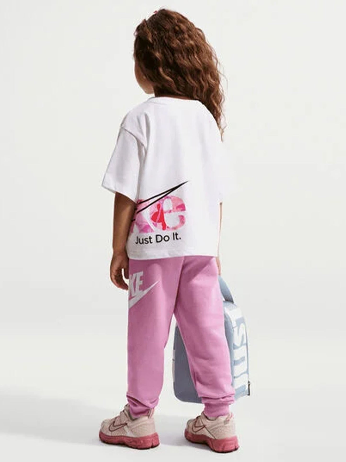 Nike t-shirt maniche corte unisex bambino bianca, essenziale e versatile