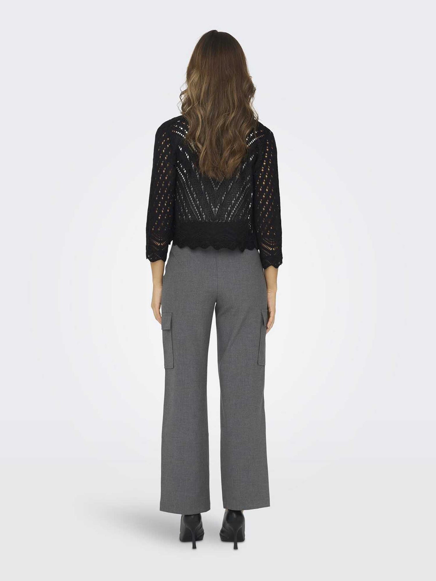 Cardigan cropped nero da donna Jacqueline de Yong, versatile e casual