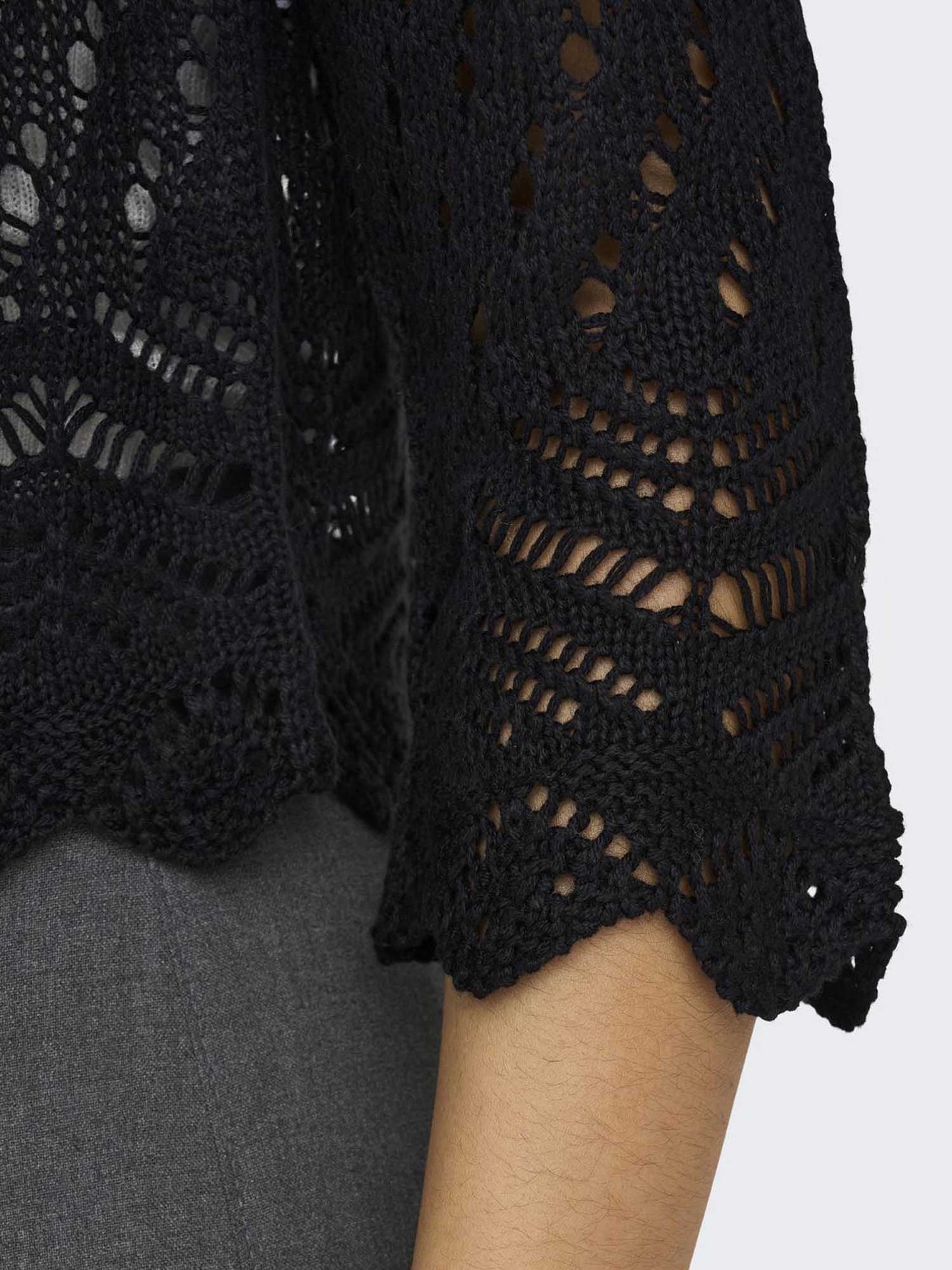 Cardigan cropped nero da donna Jacqueline de Yong, versatile e casual