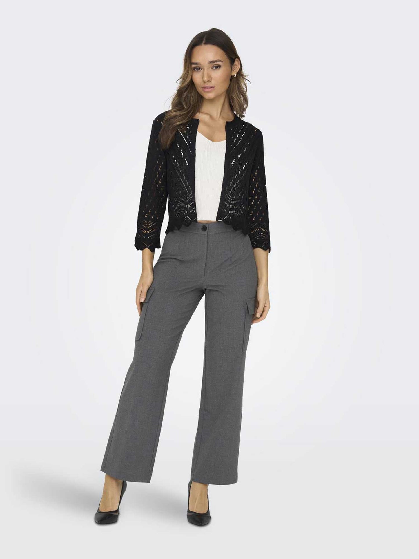 Cardigan cropped nero da donna Jacqueline de Yong, versatile e casual
