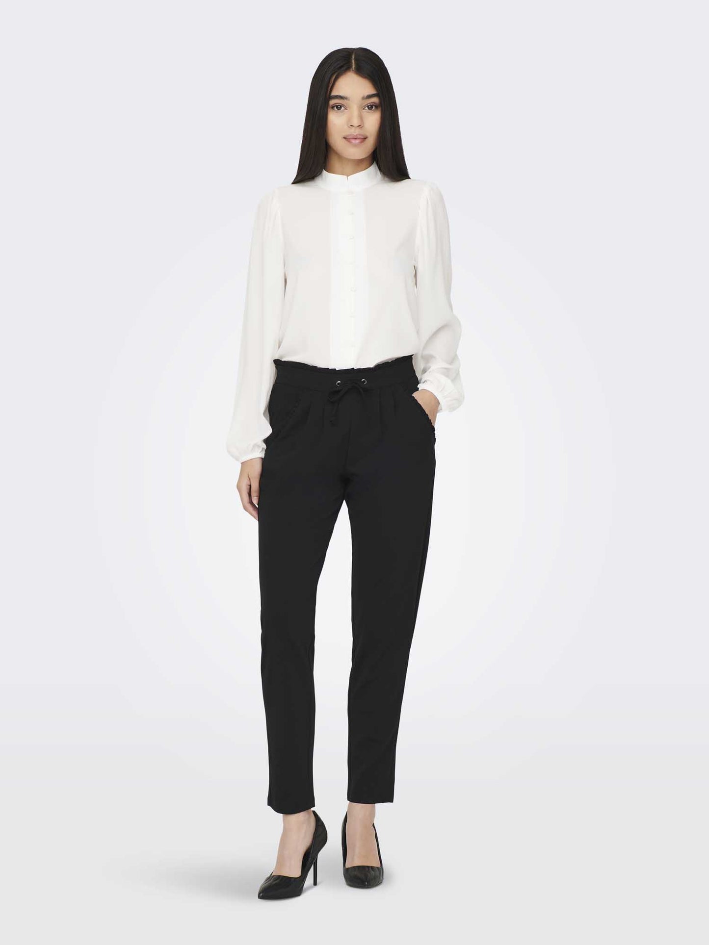 Pantaloni neri da donna Jacqueline de Yong dal taglio moderno e casual