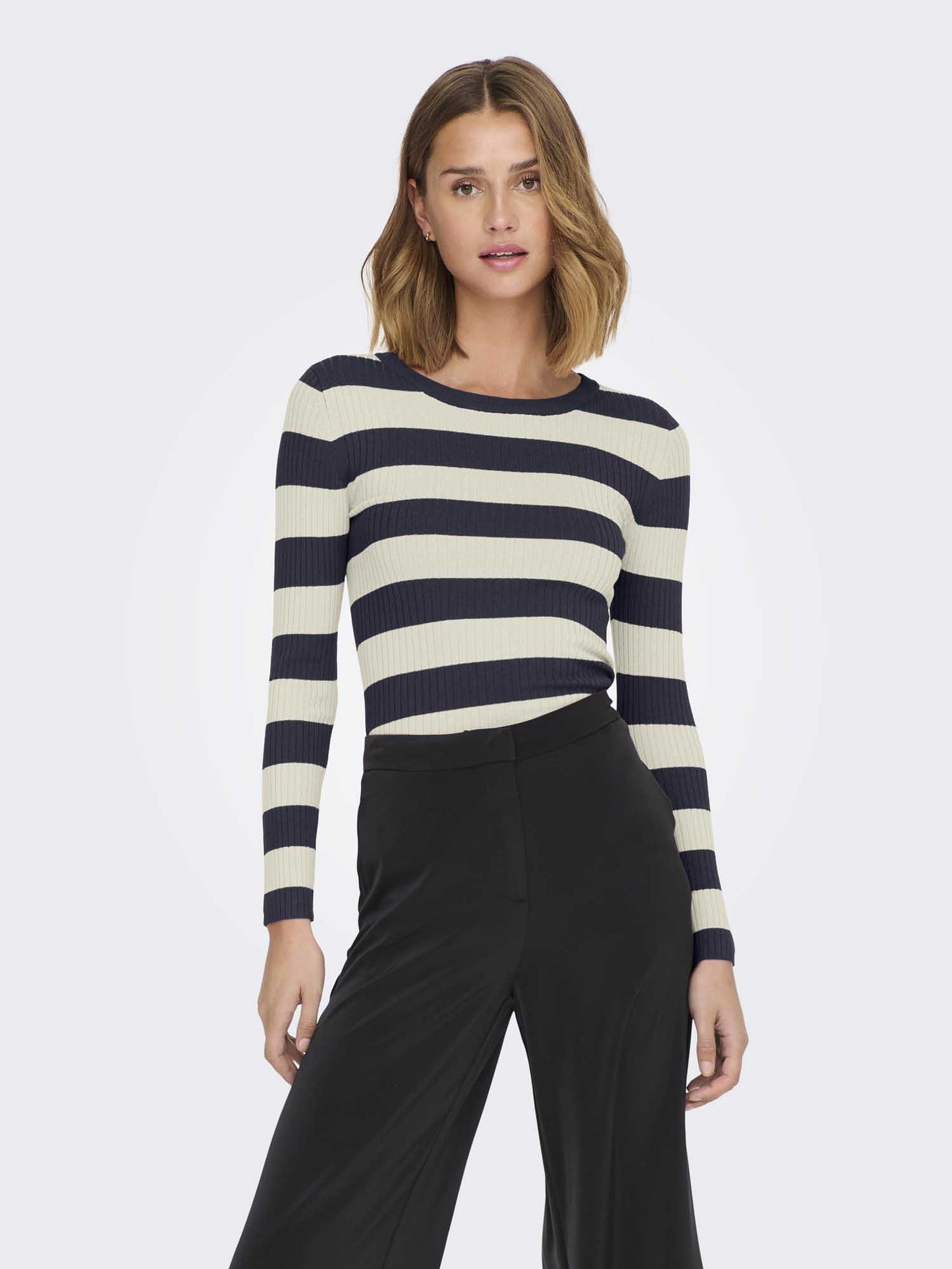 MAGLIA PLUM A RIGHE JACQUELINE DE YONG DA RAGAZZA NERO BIANCO