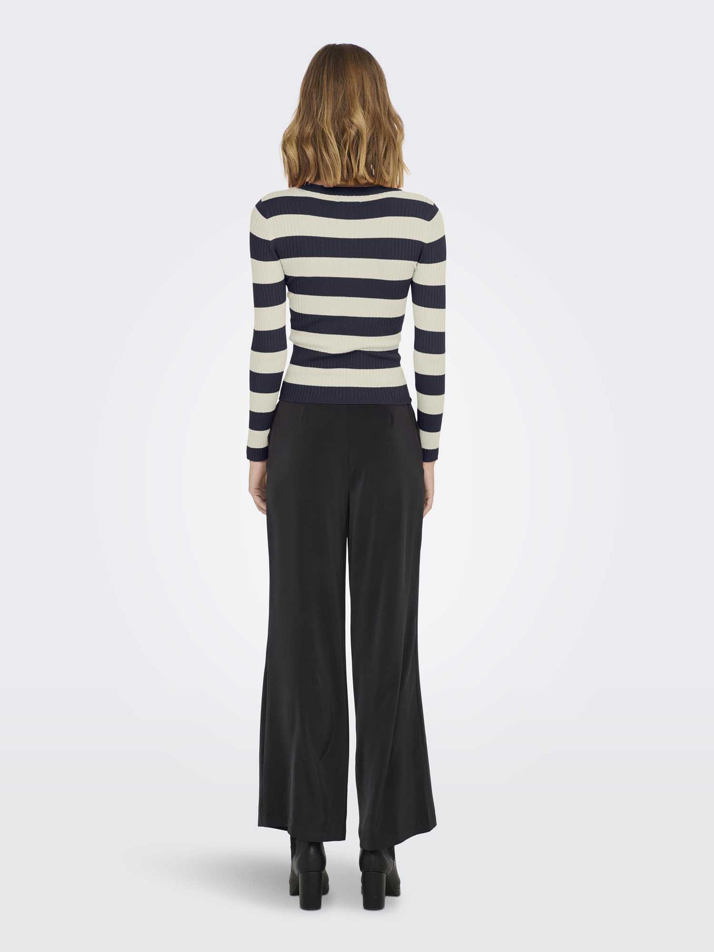 MAGLIA PLUM A RIGHE JACQUELINE DE YONG DA RAGAZZA NERO BIANCO