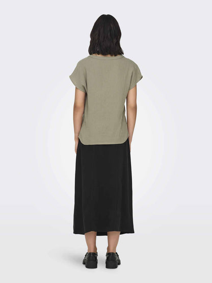 Jacqueline de Yong Theis, elegante blusa beige da donna con scollo a V