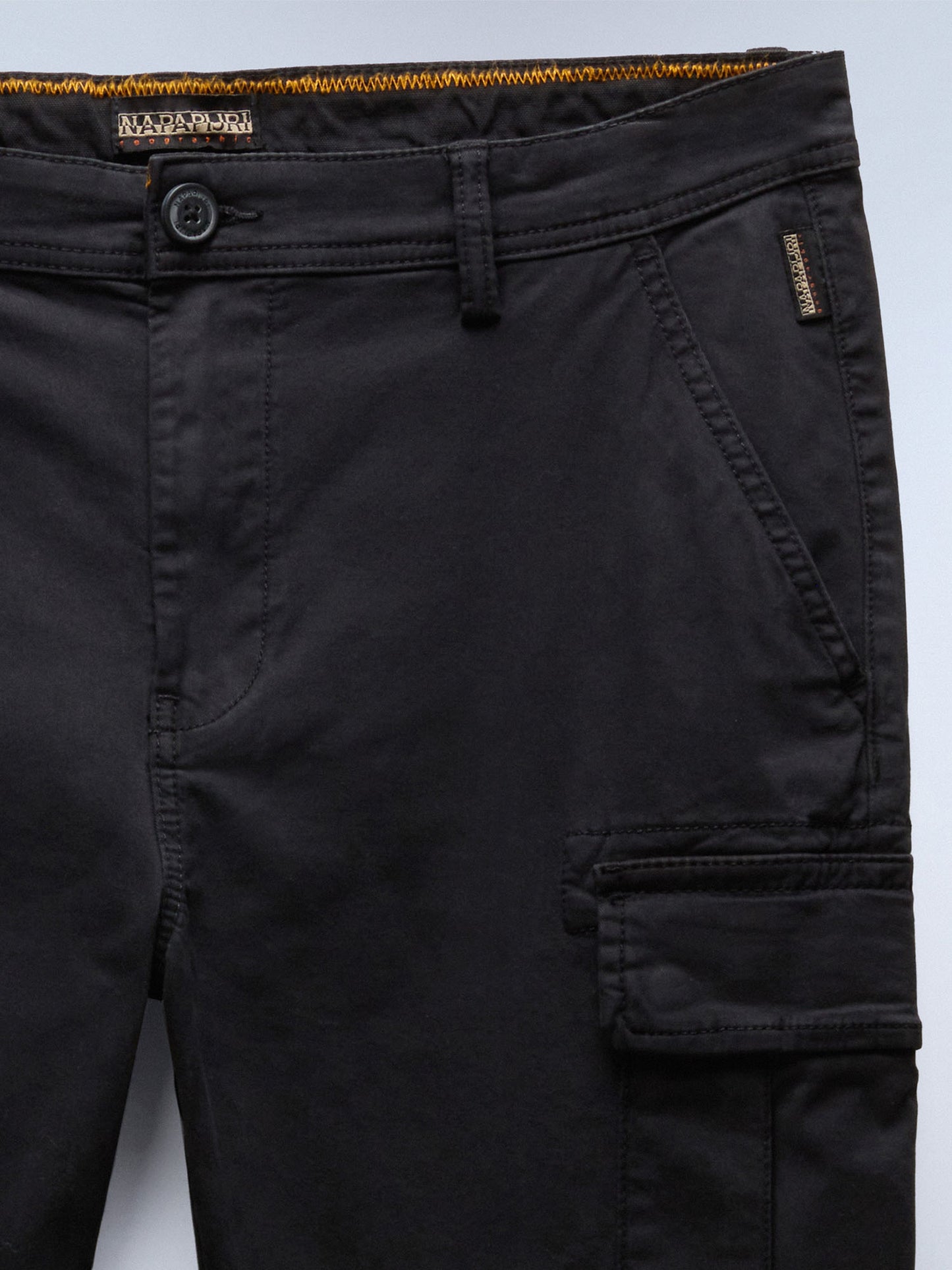 PANTALONE YASUNI CON TASCONI NAPAPIJRI DA UOMO NERO