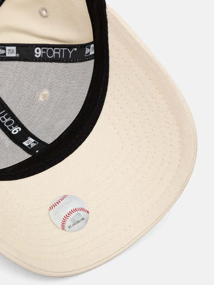 New Era 9FORTY, cappello beige da donna con visiera curva