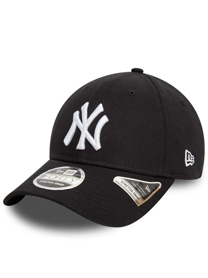 CAPPELLO CON VISIERA NEW ERA UNISEX NERO-BIANCO