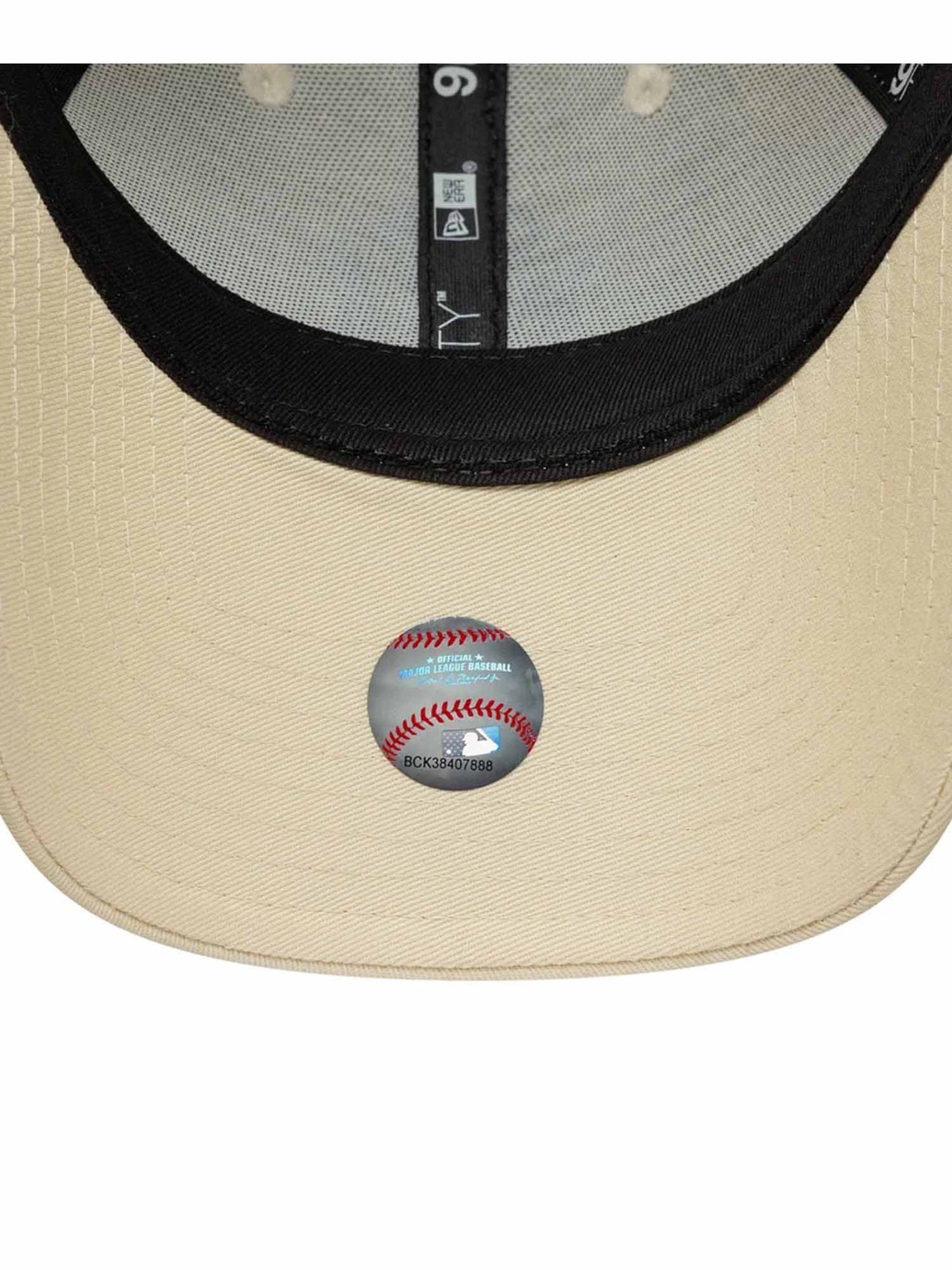 Cappello 9FORTY New York Yankees beige da donna con logo metallizzato
