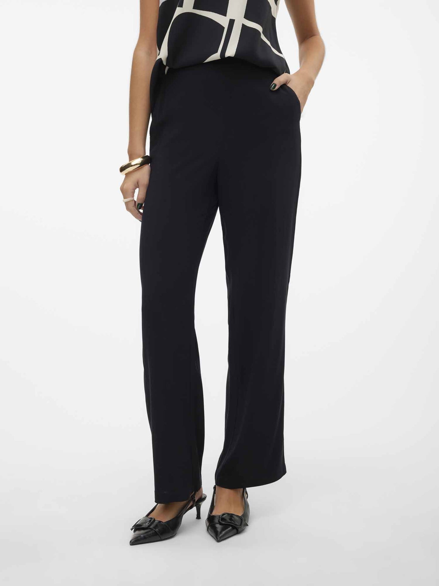 Vero Moda Easy Joy, pantaloni neri da donna versatili e comodi