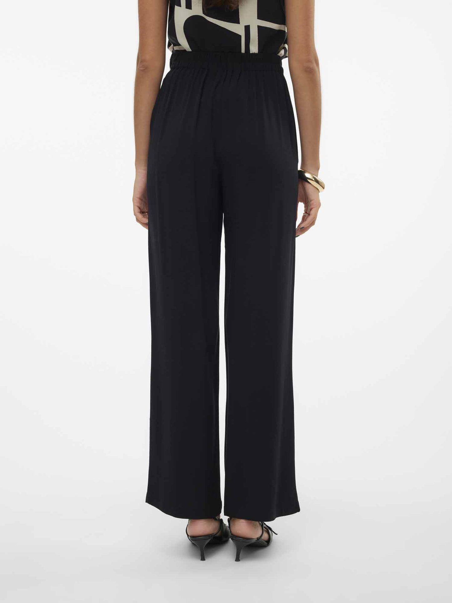 Vero Moda Easy Joy, pantaloni neri da donna versatili e comodi