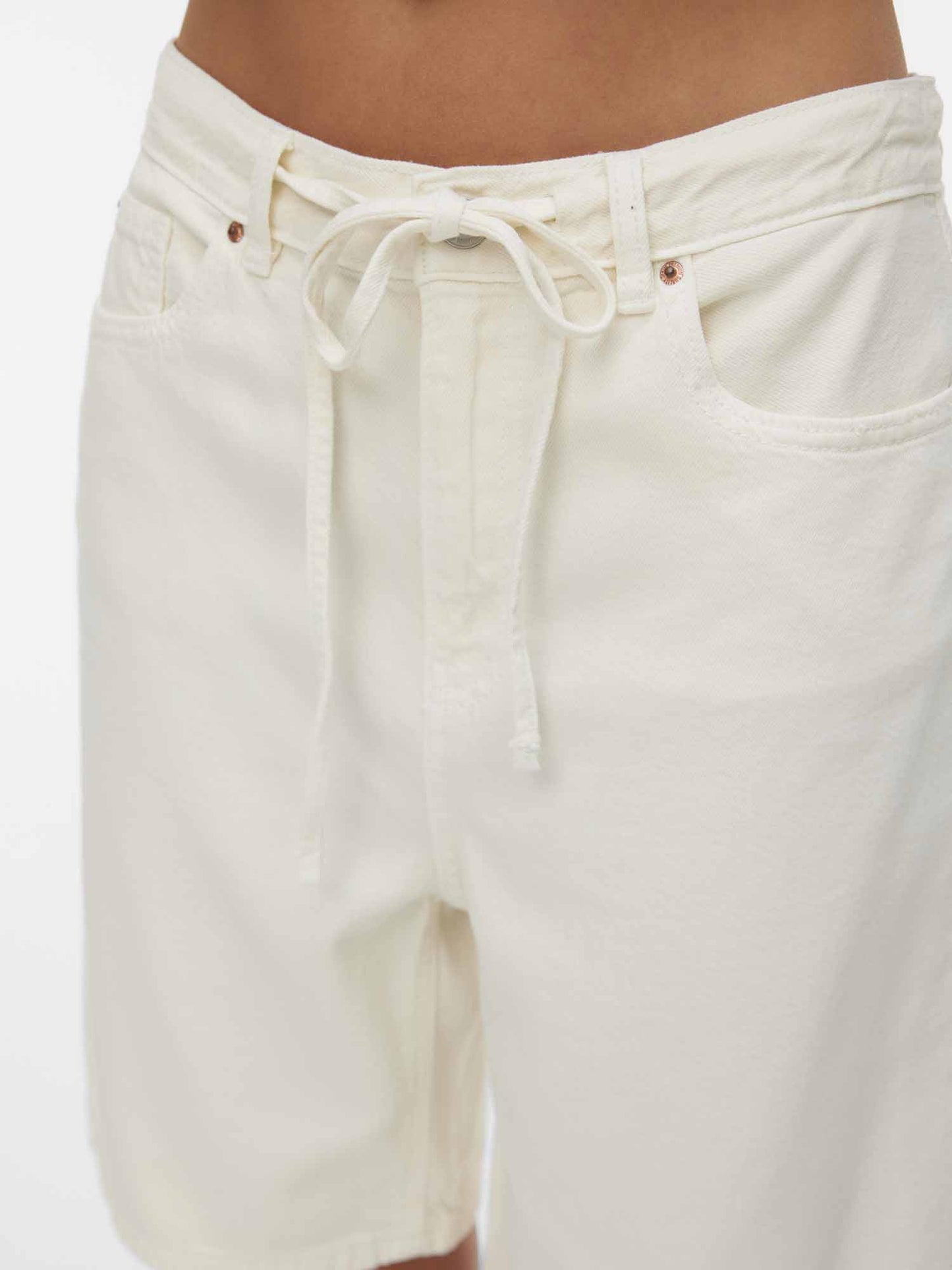Shorts donna Vero Moda Villa in beige per la Primavera-Estate