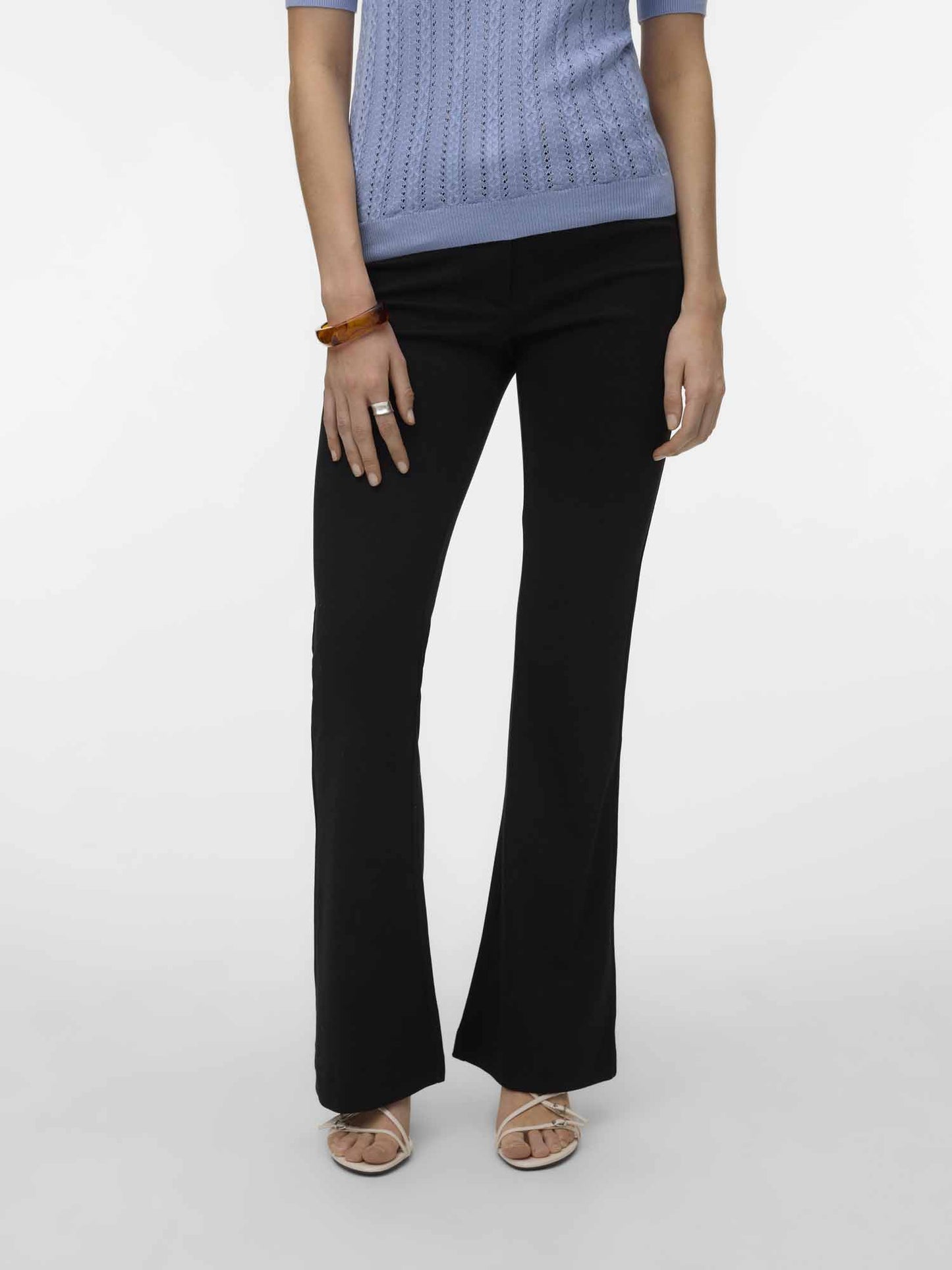 Pantaloni flare Daria da donna neri in cotone di Vero Moda