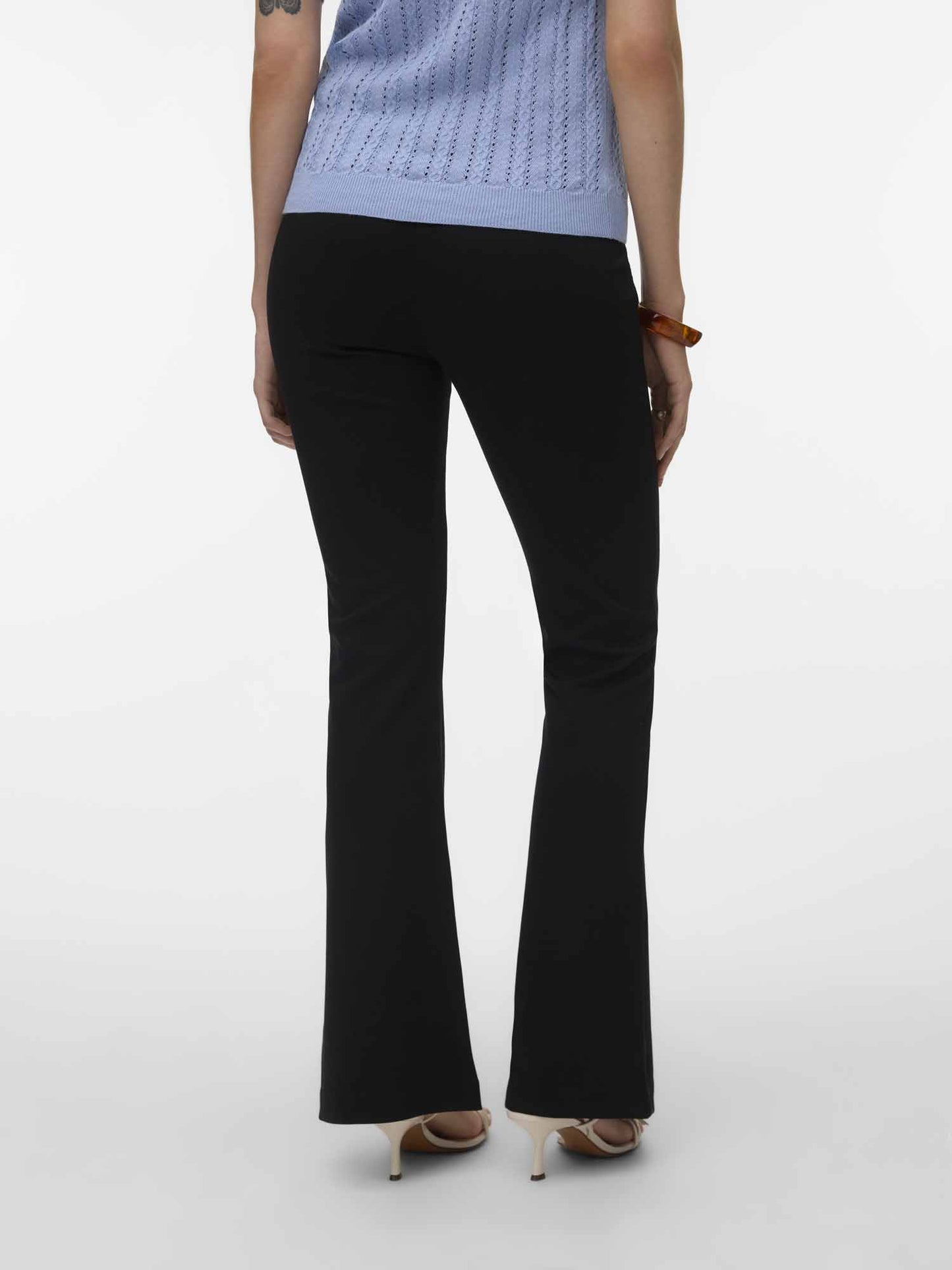 Pantaloni flare Daria da donna neri in cotone di Vero Moda