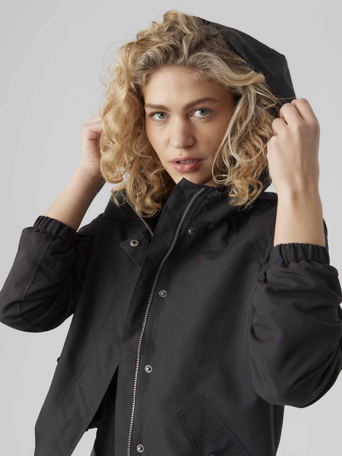 Vero Moda Zoa, parka leggero nero donna per la primavera