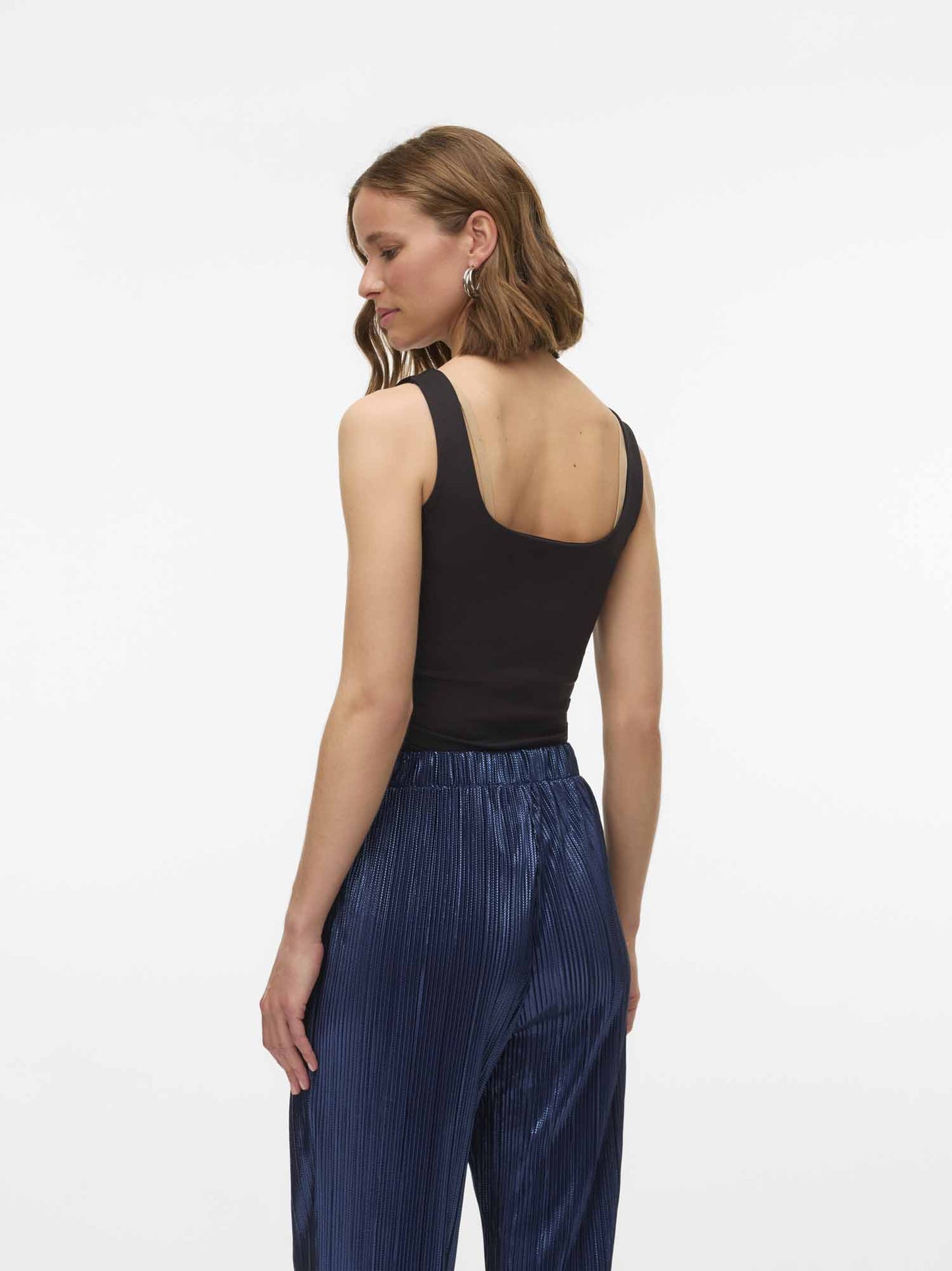 Canotta donna Vero Moda Million nera con scollo quadrato versatile